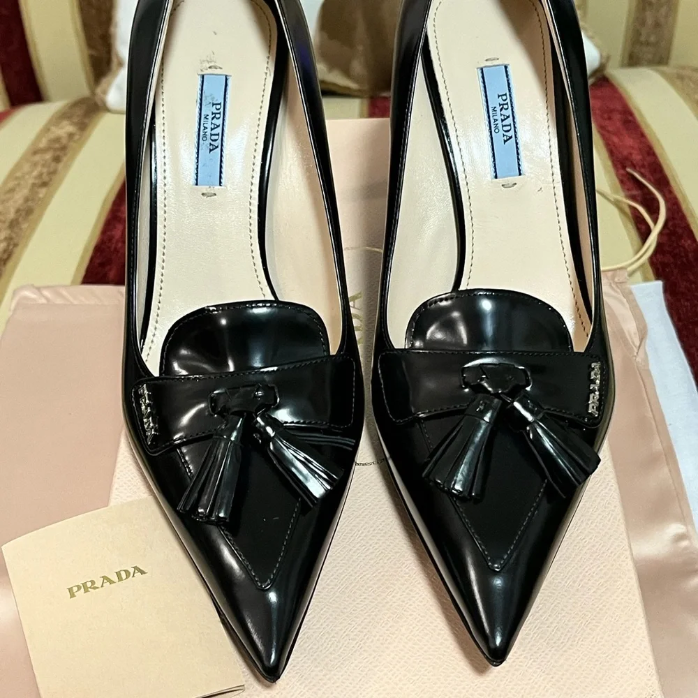 PRADA NIB AUTHENTIC VINTAGE BLACK GENUINE PATENT LEATHER PUMPS WITH TASSELS - Picture 9 of 17